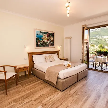 Al Chiaro Di Luna Bed and breakfast 2*