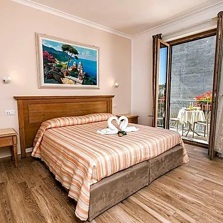 Al Chiaro Di Luna Bed & Breakfast